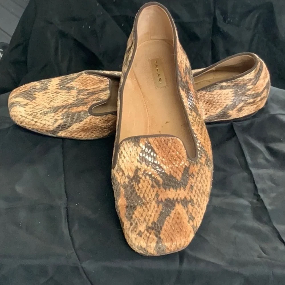 TAHARI Clementine Snakeskin Look Flats Soft Leather Lined 8M VGUC